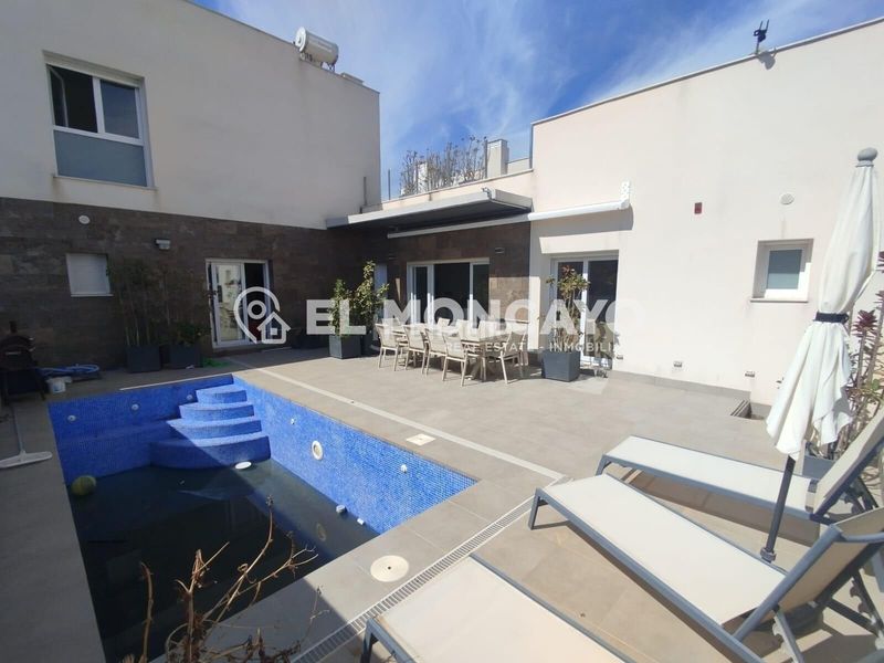 Foto 576d294e-4da2-43d3-9741-64f79f34029b. Alquiler casa adosada en calle alc joaquin alberca 7 fantastico chalet seminuevo , alicante, costa blanca en Daya Vieja