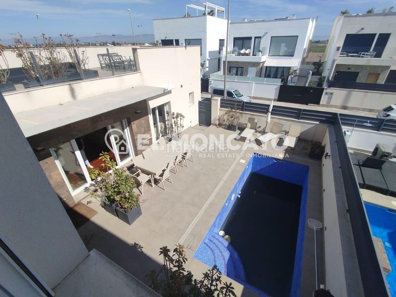 Foto c6781540-603a-4a75-9845-de6cb6a4d620. Alquiler casa adosada en calle alc joaquin alberca 7 fantastico chalet seminuevo , alicante, costa blanca en Daya Vieja