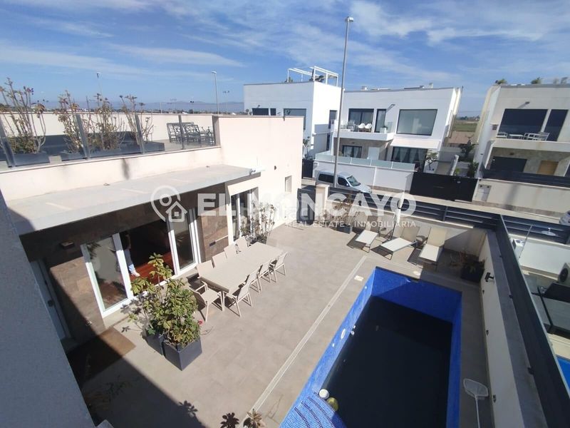 Foto d454e662-72cb-4c97-9450-992a8382c1e3. Alquiler casa adosada en calle alc joaquin alberca 7 fantastico chalet seminuevo , alicante, costa blanca en Daya Vieja