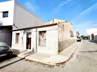 Haus in Montesinos (Los). Fantástica casa de pueblo esquina en el centro de los montesinos