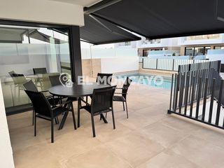 Chalet à Dolores. Fantástico chalet independiente en la zona de nueva construcción