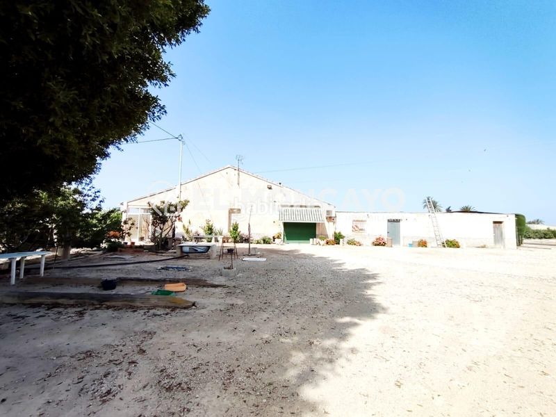 Foto 0d8775fe-7f9c-4f38-9ff1-9f779a4b525d. Casa amb aparcament a Las Bayas Elche / Elx