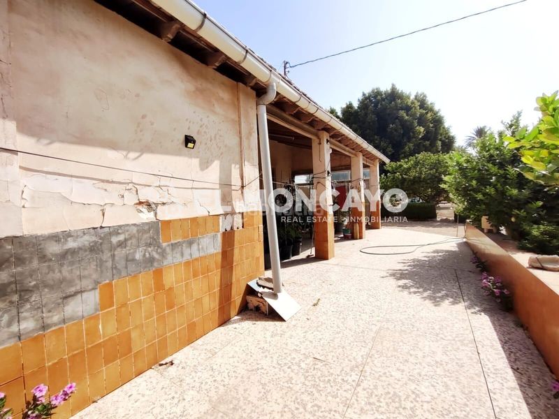 Foto b4c657af-7106-42e8-a6d8-3e116f0d547a. Casa amb aparcament a Las Bayas Elche / Elx