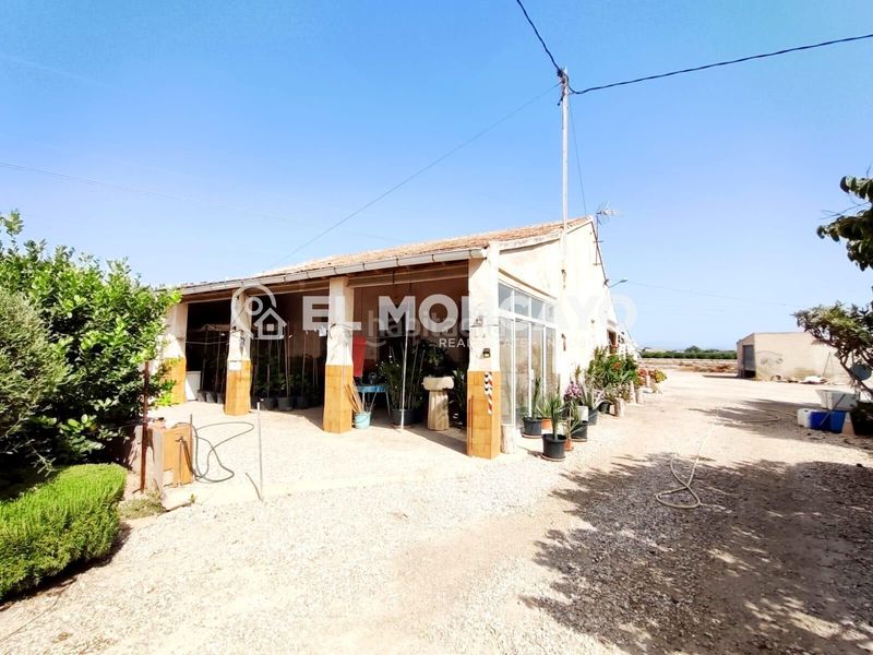 Foto d8fc8f67-e307-4701-a52a-2a255f33af77. Casa amb aparcament a Las Bayas Elche / Elx
