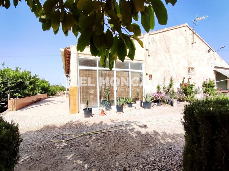 Foto fff87d03-13e3-43d2-bd9a-ed2c6487392d. Casa amb aparcament a Las Bayas Elche / Elx