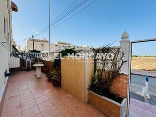 Ground floor in Gaspar Perelló. Fantástica vivienda planta baja con terraza privada y piscina co