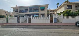 Casa in Las Viñas. Encantador bungalow a 300 m de la playa en el centro de guardama
