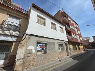 House in Centro. Amplia casa de 7 habitaciones para reformar en rojales  210 m2