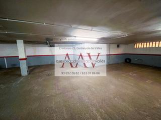 Aparcament cotxe  Avinguda de sant iscle. Plazas de aparcamiento en cetnro de cerdanyola 12.000€