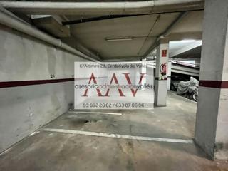Aparcament de moto  Passatge de l'ajuntament. 18 plazas de aparcamiento en venta en pleno centro de cerdanyola