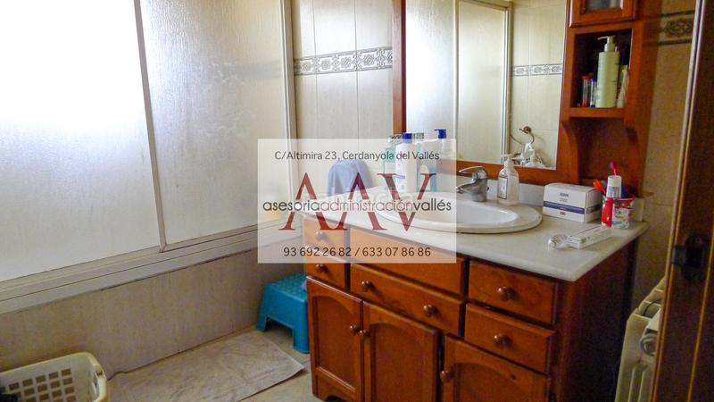 Foto 0941a704-4dd4-4671-8787-635ad097a84a. Haus mit heizung parking in Bellaterra