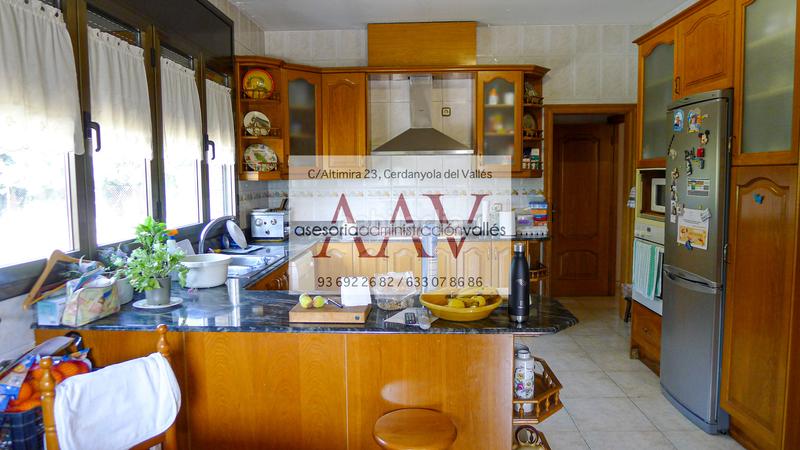 Foto 210de0c2-88d2-41f2-b643-00287e120ee9. Haus mit heizung parking in Bellaterra