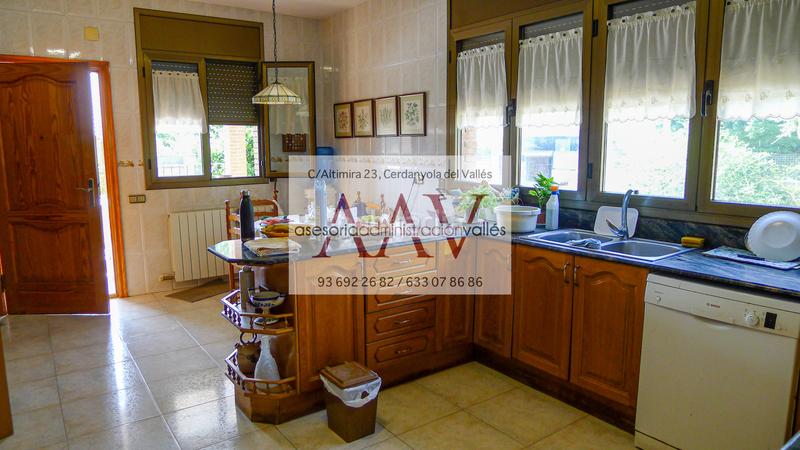 Foto 757a0be3-a6ab-47d8-83f7-62907c4d3069. Haus mit heizung parking in Bellaterra