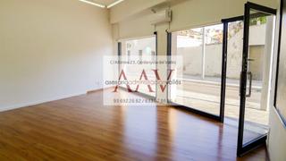 Location Local commercial  Carrer de santa marcel·lina. Local en alquiler en centro cerdanyola