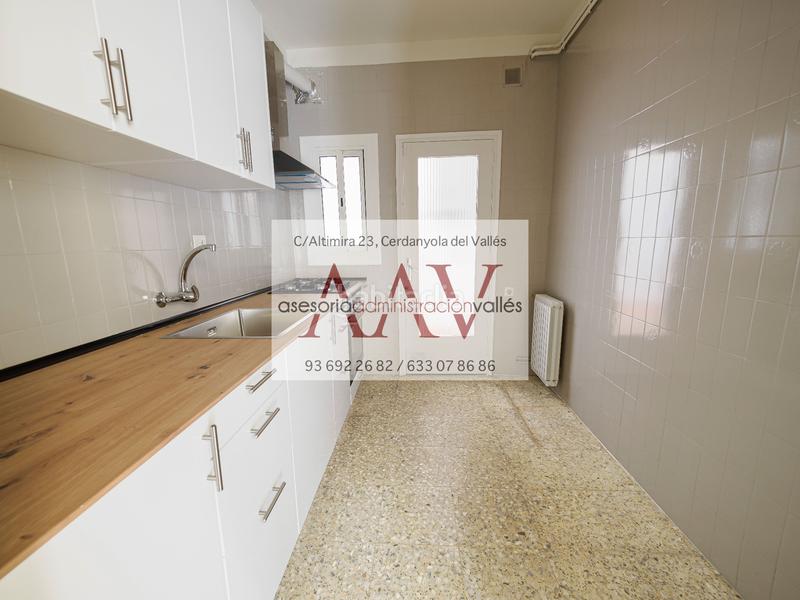 Foto eadfe2a4-f88e-4406-affb-74263393f09b. Piso dúplex en venta en Gràcia Sabadell