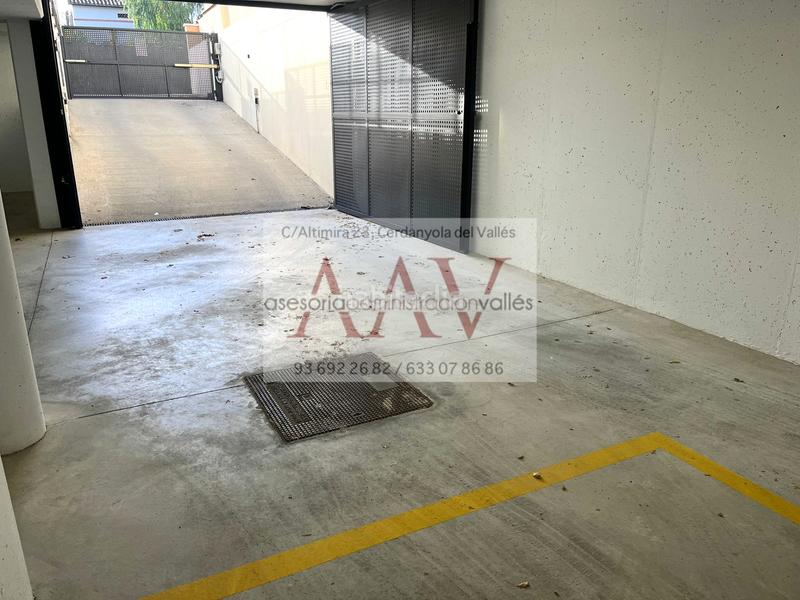Foto e7f37374-fd57-44f2-acd1-0c2c5ce26a0e. Alquiler parking coche parking en alquiler en centro de cerdanyola en Cerdanyola del Vallès