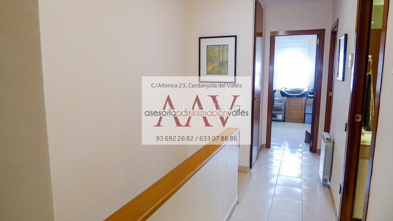 Foto 0f097c6e-08e2-403d-ae3c-e4b5a52e44c3. Semi detached house with fireplace heating parking in Cerdanyola del Vallès