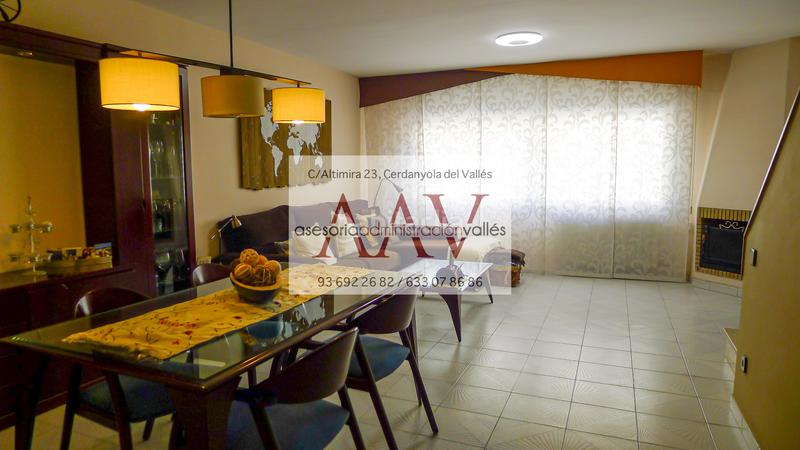 Foto 12aad7d6-9de7-4d85-9147-34c0bdb86ccb. Semi detached house with fireplace heating parking in Cerdanyola del Vallès