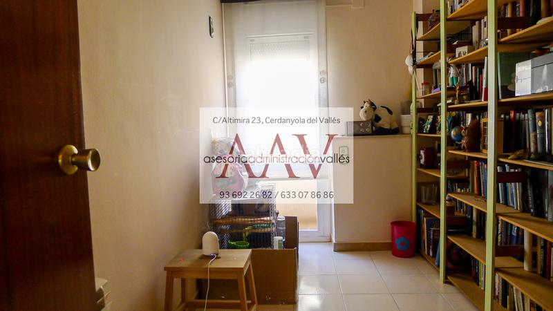 Foto 1c1925d7-6f53-4327-a93d-ffd7390f807d. Semi detached house with fireplace heating parking in Cerdanyola del Vallès