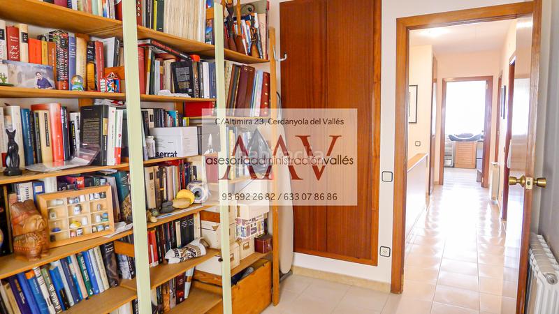 Foto 1f1992e4-bdd9-472d-9de5-cb405a96dc72. Semi detached house with fireplace heating parking in Cerdanyola del Vallès