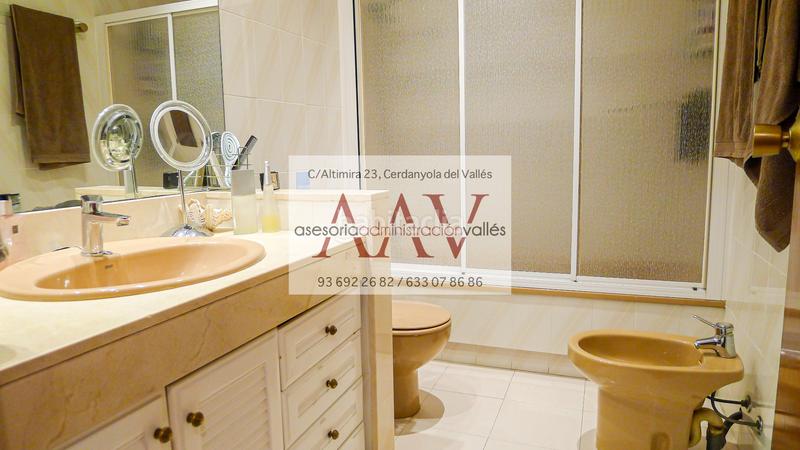 Foto 38ba706c-3c36-4cb8-8b5e-761f40a1f9a7. Semi detached house with fireplace heating parking in Cerdanyola del Vallès