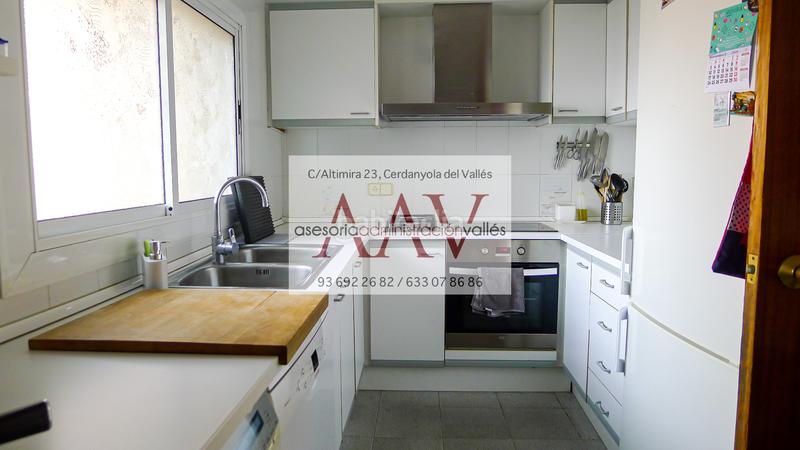 Foto 45afe49f-8801-4739-91b8-259ebf01fa5b. Semi detached house with fireplace heating parking in Cerdanyola del Vallès