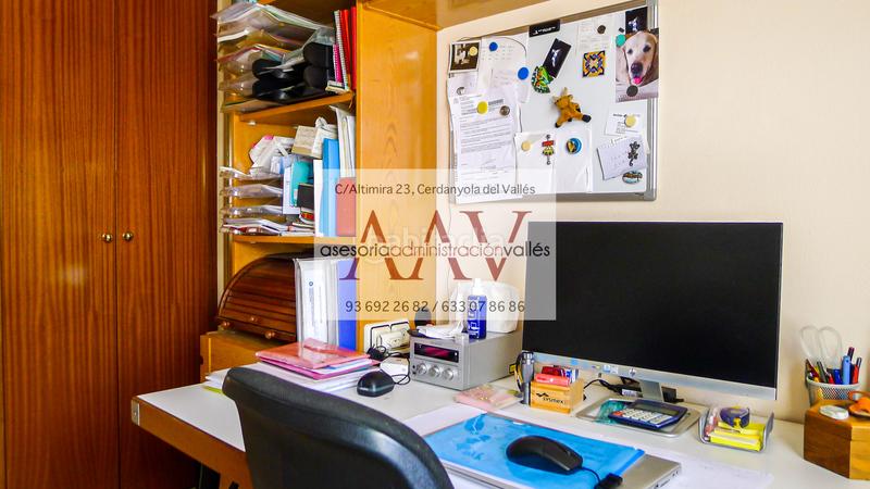 Foto 53a6c69c-1b6b-411d-8f0c-9ad635ce9a73. Semi detached house with fireplace heating parking in Cerdanyola del Vallès