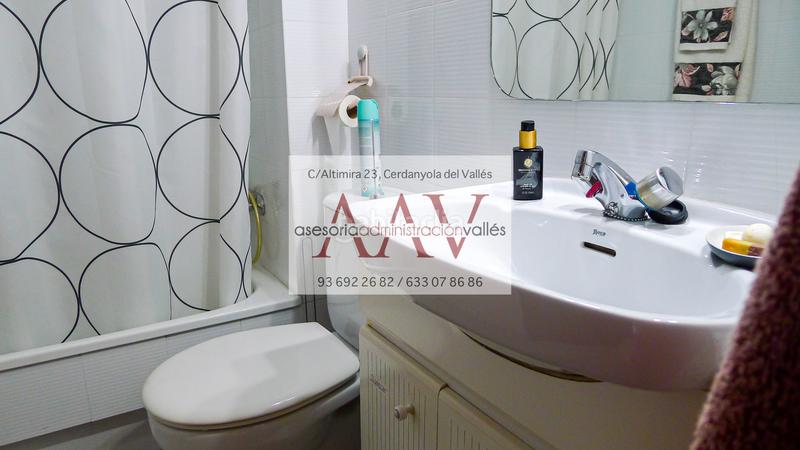 Foto 5e3e2bd7-f266-4f62-8d1d-ab0c1fc98794. Semi detached house with fireplace heating parking in Cerdanyola del Vallès