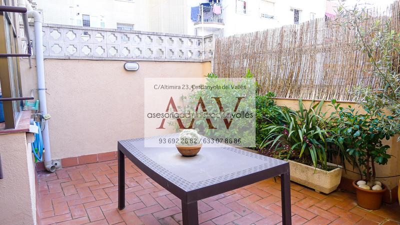 Foto 628fe0d2-6f84-4711-b9d9-5304bb781535. Semi detached house with fireplace heating parking in Cerdanyola del Vallès