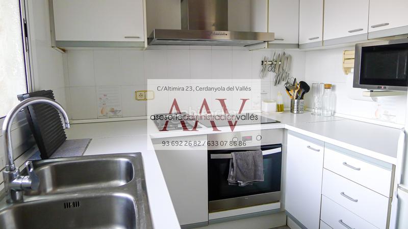 Foto 8914de2f-8267-45c6-a333-81243b7a3c85. Semi detached house with fireplace heating parking in Cerdanyola del Vallès