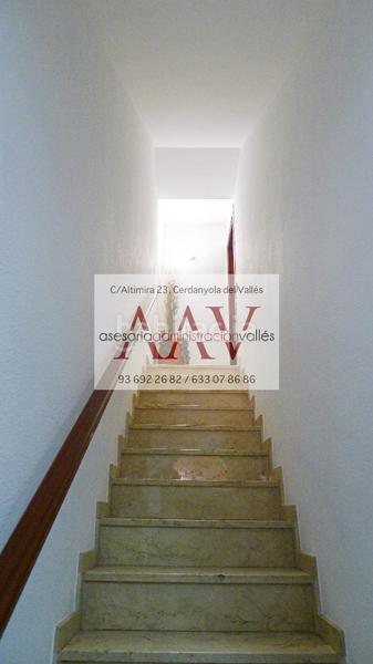 Foto 8dd89809-ca02-4abe-9056-1147f446d5af. Semi detached house with fireplace heating parking in Cerdanyola del Vallès