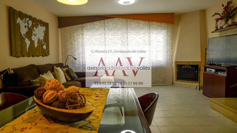 Foto 911bed8a-55c6-4f07-b152-3983889c7e20. Semi detached house with fireplace heating parking in Cerdanyola del Vallès