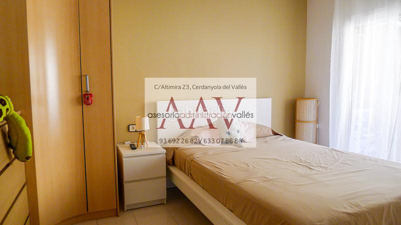 Foto 922c802d-ccbe-4a93-a52c-b106f846ad8d. Semi detached house with fireplace heating parking in Cerdanyola del Vallès