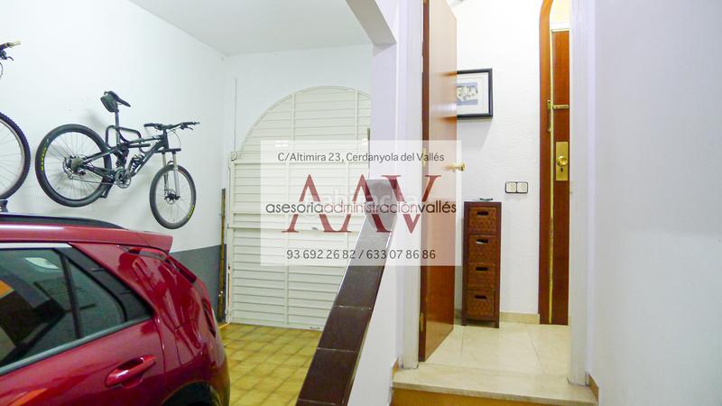 Foto 9baac1b0-7498-4573-aba3-ab6a708e795f. Semi detached house with fireplace heating parking in Cerdanyola del Vallès