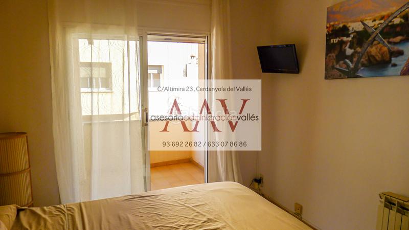 Foto 9db44b2b-a697-42dd-a494-5309252bd5e9. Semi detached house with fireplace heating parking in Cerdanyola del Vallès