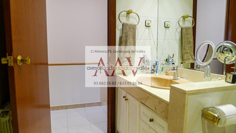 Foto aa5436ef-aa8b-4881-8d0e-4956f56c5c5f. Semi detached house with fireplace heating parking in Cerdanyola del Vallès