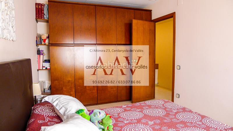 Foto b2cac987-3627-4b46-990c-325392f77a31. Semi detached house with fireplace heating parking in Cerdanyola del Vallès