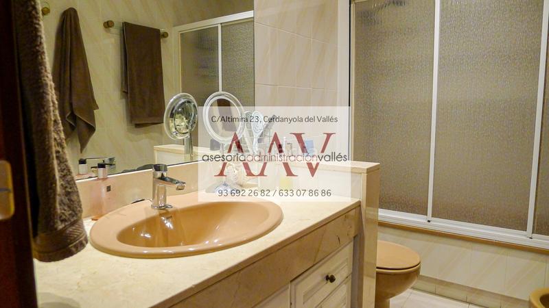 Foto be4f5a9b-c28b-4fb7-85f3-651da961bff4. Semi detached house with fireplace heating parking in Cerdanyola del Vallès