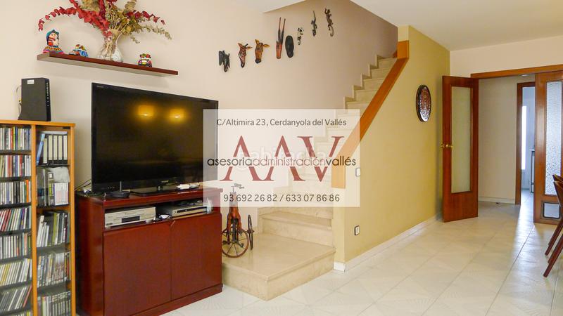 Foto cd31b259-bc78-4d8d-aaf3-5b47e8bdd89b. Semi detached house with fireplace heating parking in Cerdanyola del Vallès