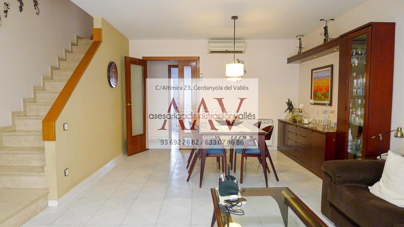 Foto e0c10bd8-0d37-4df9-8ba9-2512875bbc08. Semi detached house with fireplace heating parking in Cerdanyola del Vallès