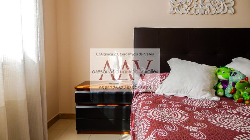 Foto e1485224-c864-42cb-b875-f98c9d0a2e74. Semi detached house with fireplace heating parking in Cerdanyola del Vallès