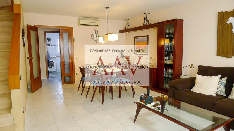 Foto fe9b6584-6dd7-49f7-b2a3-e71eee1095ec. Semi detached house with fireplace heating parking in Cerdanyola del Vallès