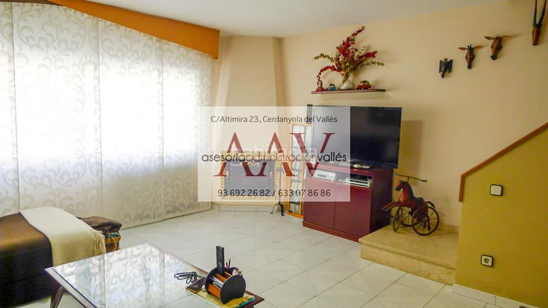 Foto ffa3a4ae-ce21-462e-95d4-c2e2dd5c1207. Semi detached house with fireplace heating parking in Cerdanyola del Vallès