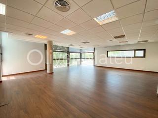 Rent Office space in Carrer de jesús 38