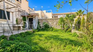 Haus in Selva. Casa mallorquina con gran cochera y pequeño jardín