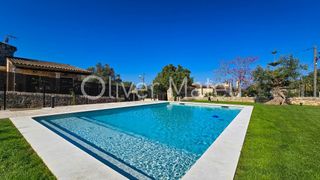 Chalet à Sineu. Chalet unifamiliar con garage, piscina y jardín en sineu