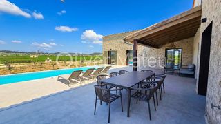Chalet à Sineu. Chalet unifamiliar con jardín, piscina y garaje