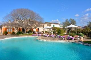 Country house in Son Sardina. Casa rustica en parcela de unos 5.000m2 con piscina y licencia p