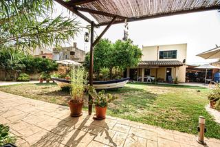 Country house in Llucmajor Interior. Casa de pueblo con jardin propio, muy amplia y confortable en  l