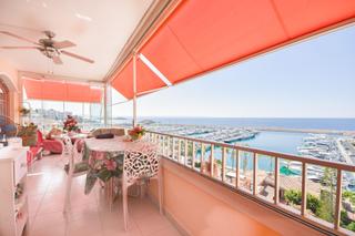 Flat in Portals Nous. Apartamento frente al mar, con vistas únicas y acceso directo a